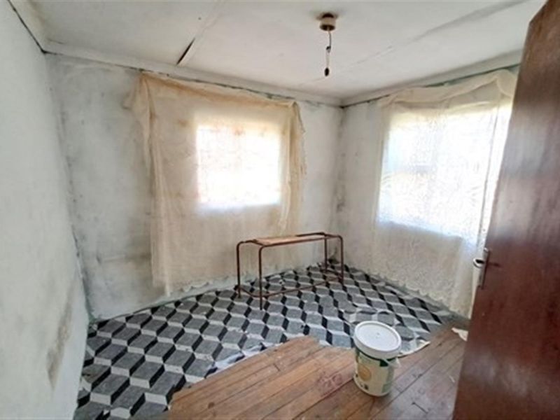 VERY NICE HOUSE OPPOSITE NU9 SPAR AND ON MAIN TRAFIC ROUTES - Photo 3