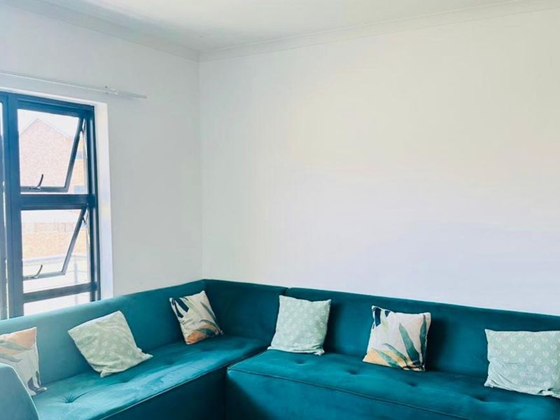 Contemporary 2-Bed Apartment in Sagewood - Photo 3