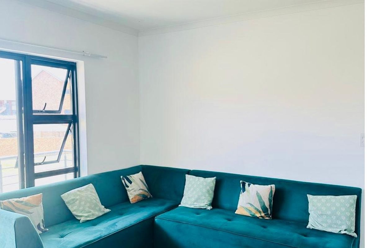 Contemporary 2-Bed Apartment in Sagewood - Photo 3