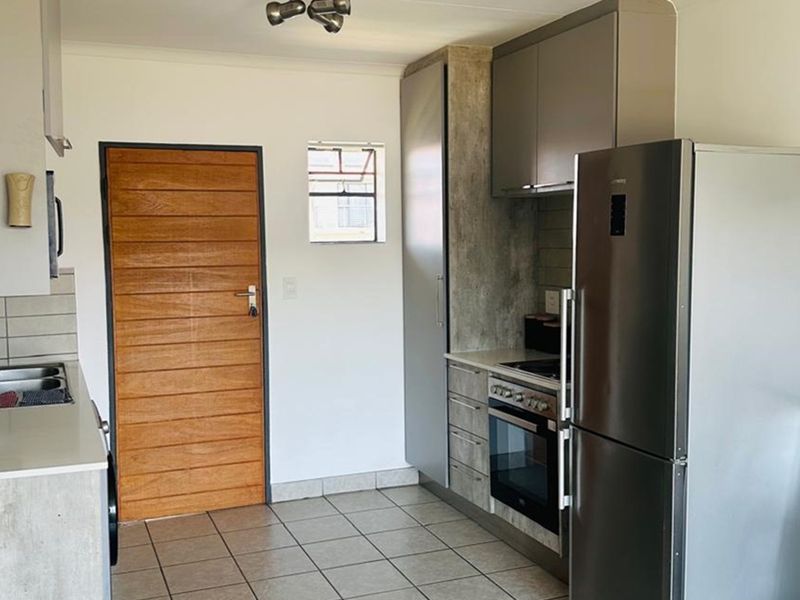 Contemporary 2-Bed Apartment in Sagewood - Photo 2