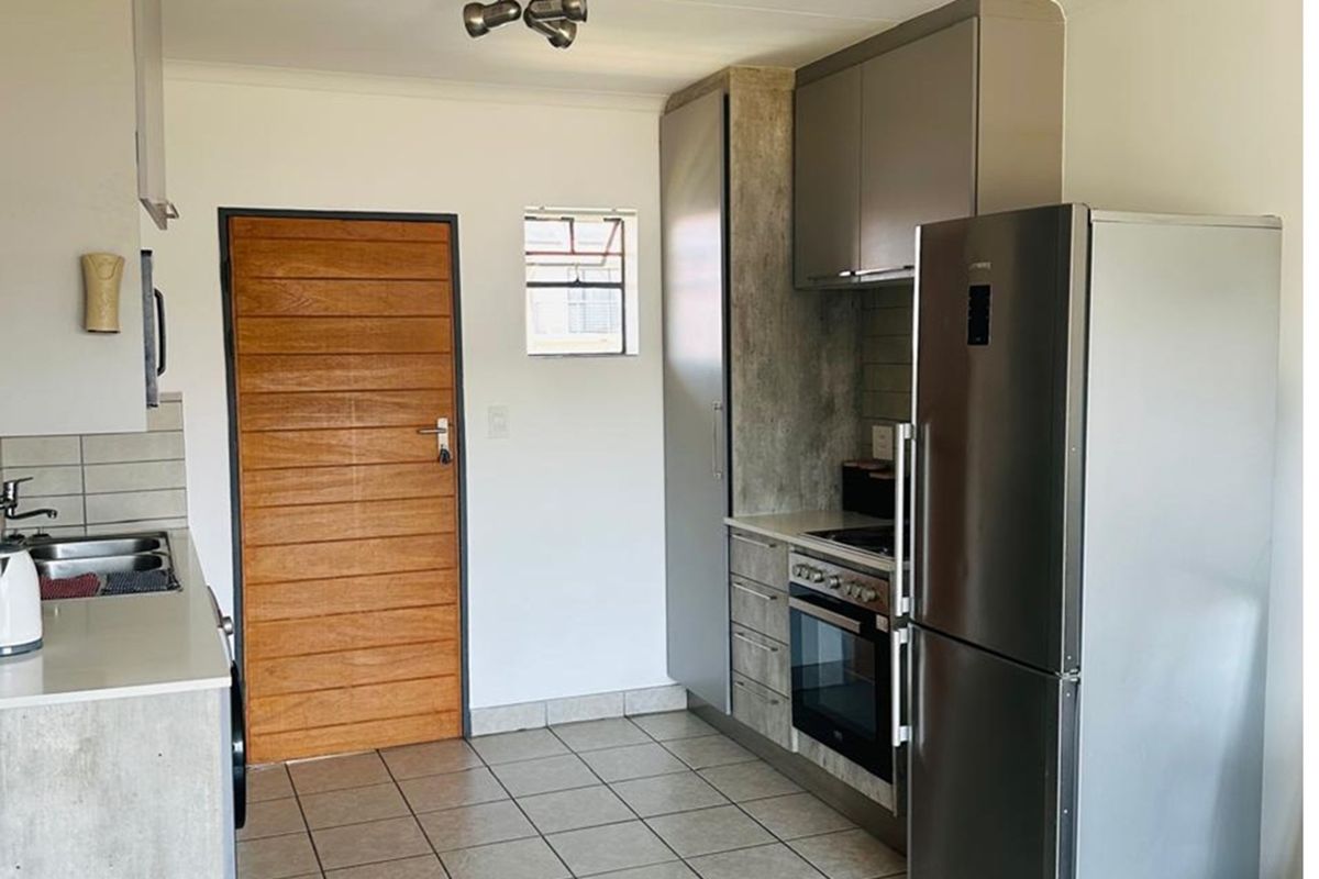 Contemporary 2-Bed Apartment in Sagewood - Photo 2