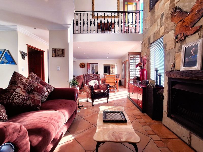 Escape to Coastal Bliss: A Stunning Tuscan Retreat Just Steps from the Golden Mile Beach. - Photo 5