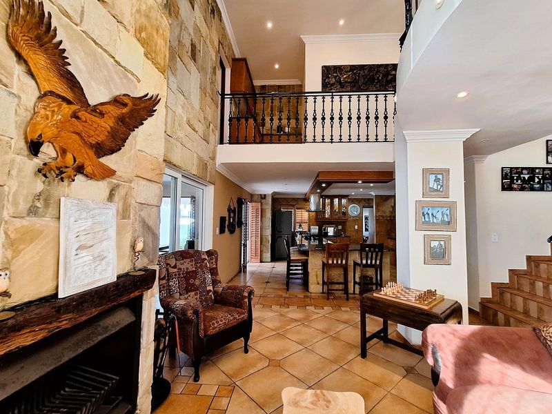 Escape to Coastal Bliss: A Stunning Tuscan Retreat Just Steps from the Golden Mile Beach. - Photo 6