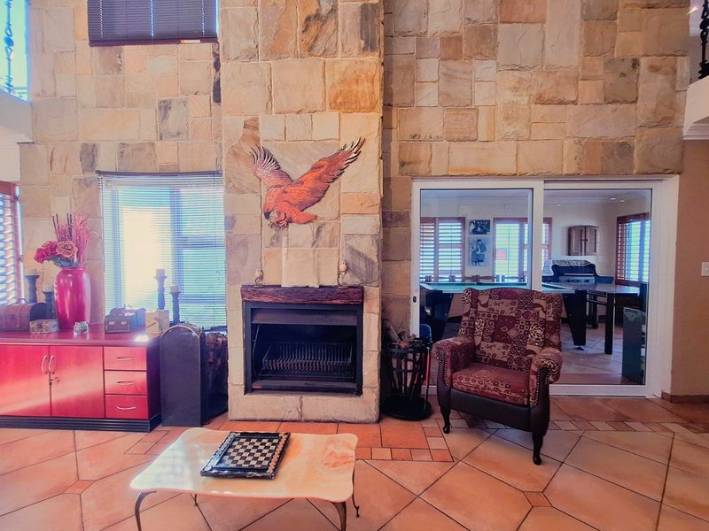 Escape to Coastal Bliss: A Stunning Tuscan Retreat Just Steps from the Golden Mile Beach. - Photo 4