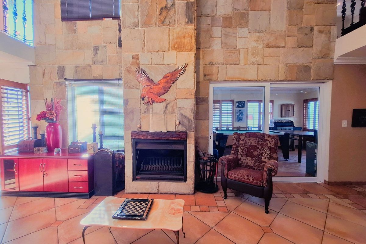 Escape to Coastal Bliss: A Stunning Tuscan Retreat Just Steps from the Golden Mile Beach. - Photo 4