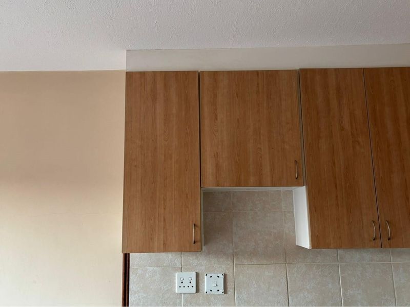 Charming Bachelor Unit with Carport in Crescent Glades Estate - Photo 6