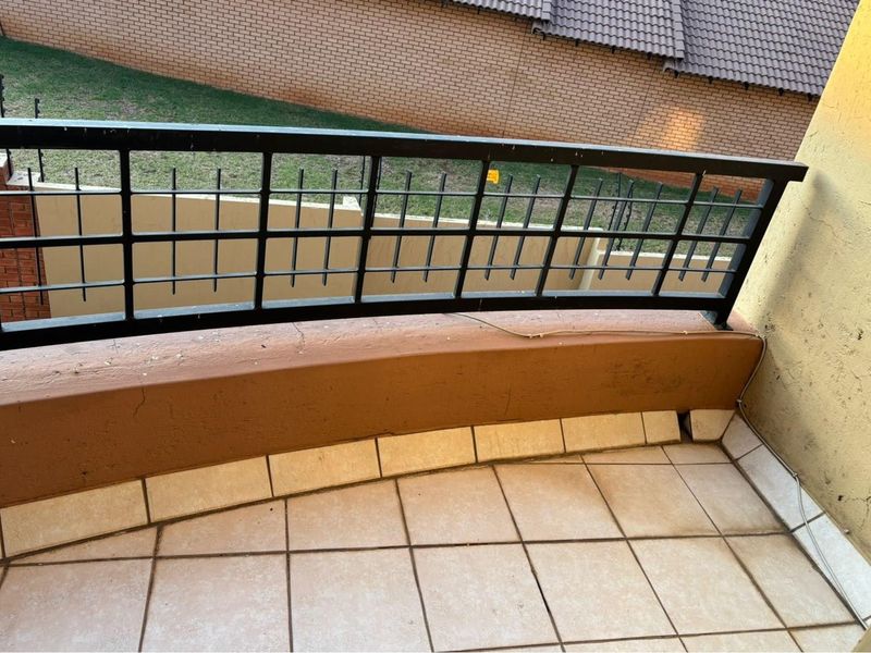 Charming Bachelor Unit with Carport in Crescent Glades Estate - Photo 3