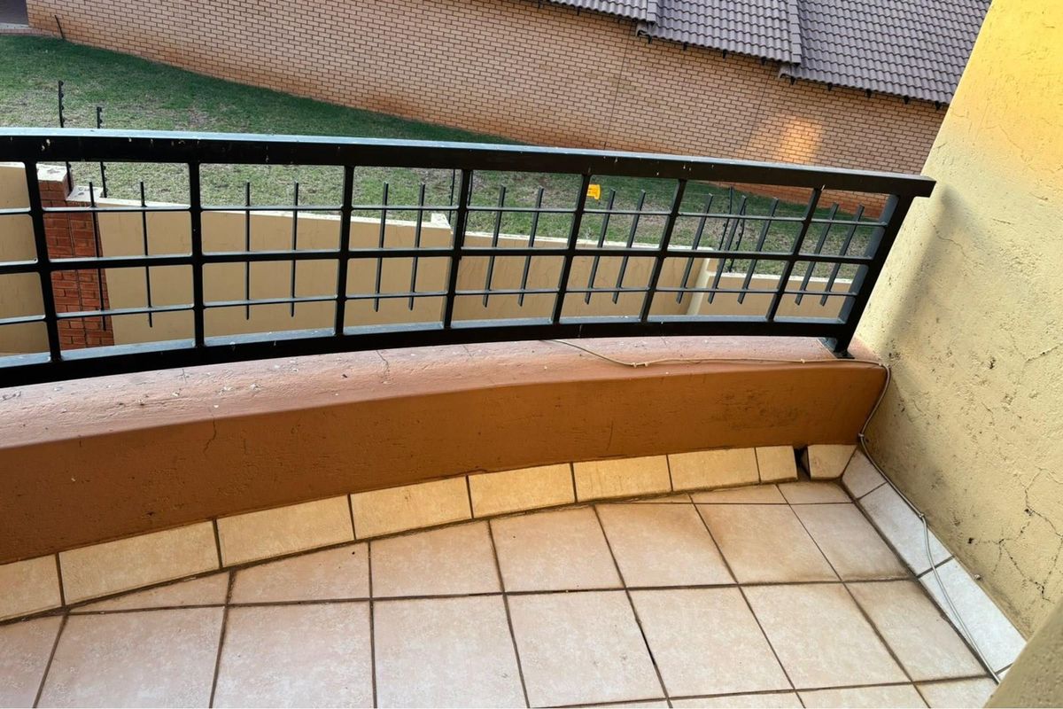 Charming Bachelor Unit with Carport in Crescent Glades Estate - Photo 3