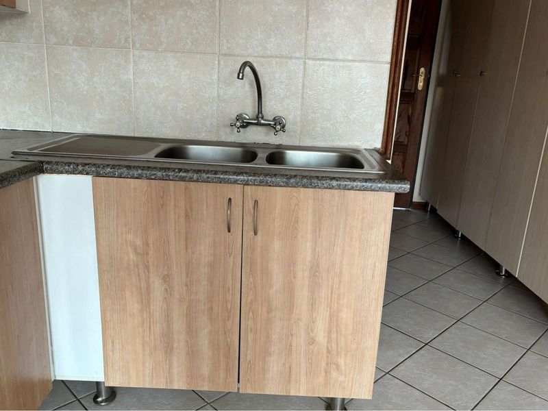 Charming Bachelor Unit with Carport in Crescent Glades Estate - Photo 7