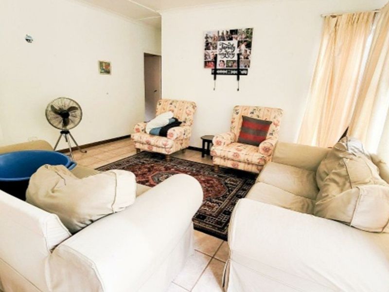 Two homes for the price of one a few metres from the river and beach - Photo 10