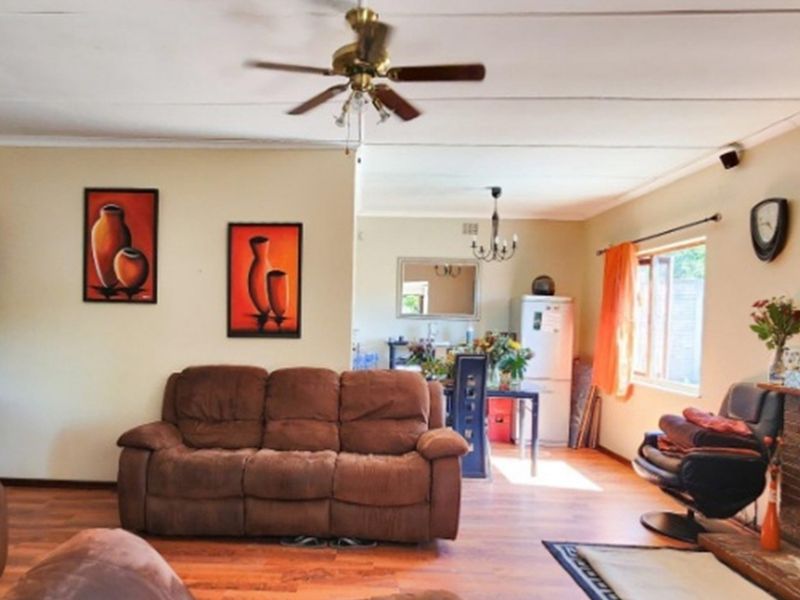 Two homes for the price of one a few metres from the river and beach - Photo 4