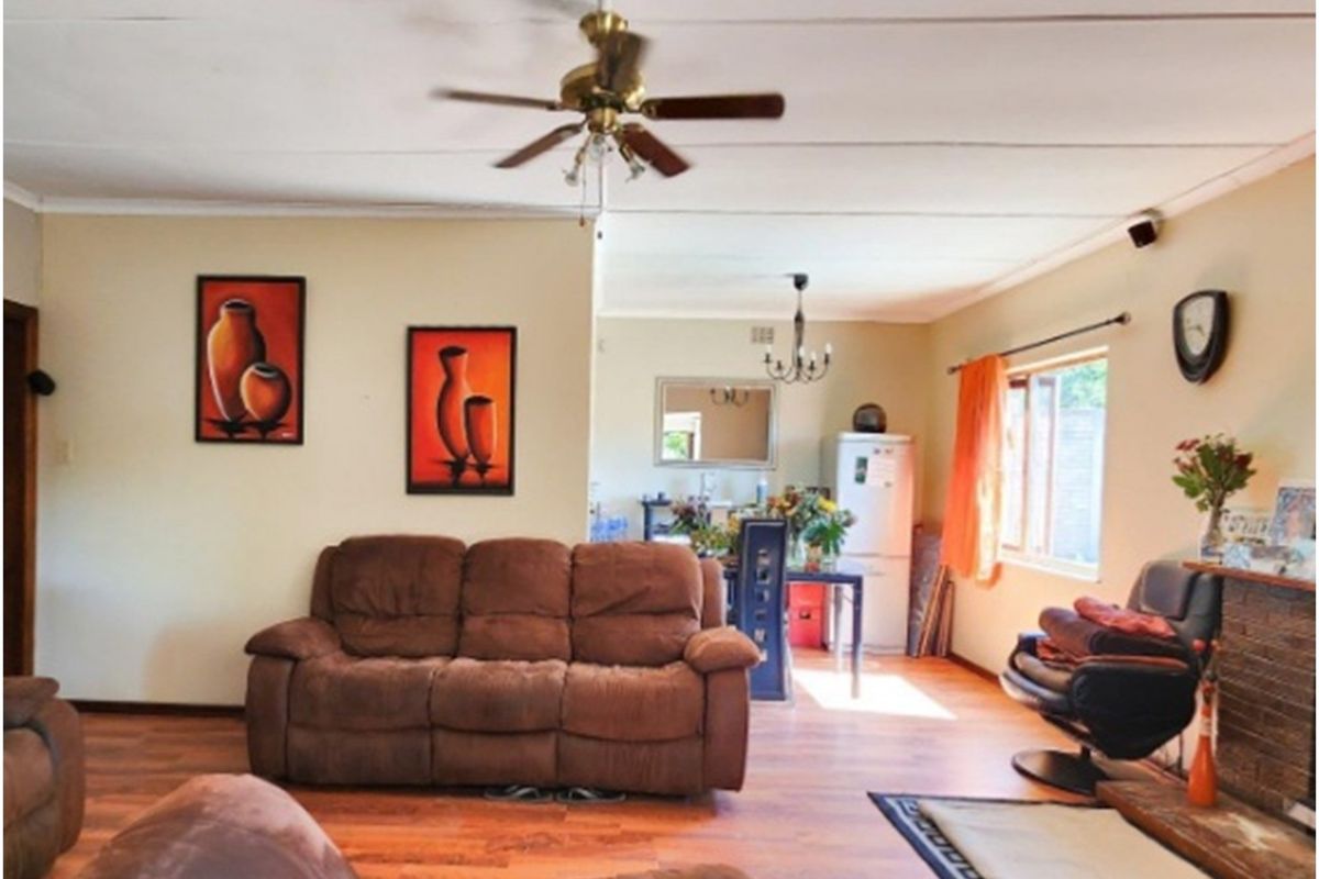 Two homes for the price of one a few metres from the river and beach - Photo 4