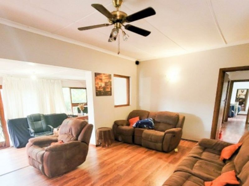 Two homes for the price of one a few metres from the river and beach - Photo 8