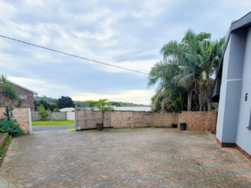 Two homes for the price of one a few metres from the river and beach - Photo 5