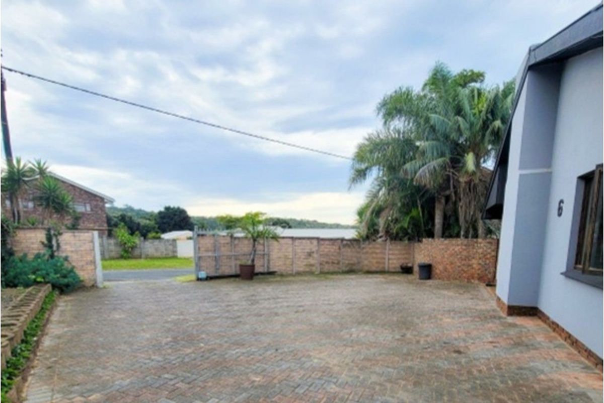 Two homes for the price of one a few metres from the river and beach - Photo 5