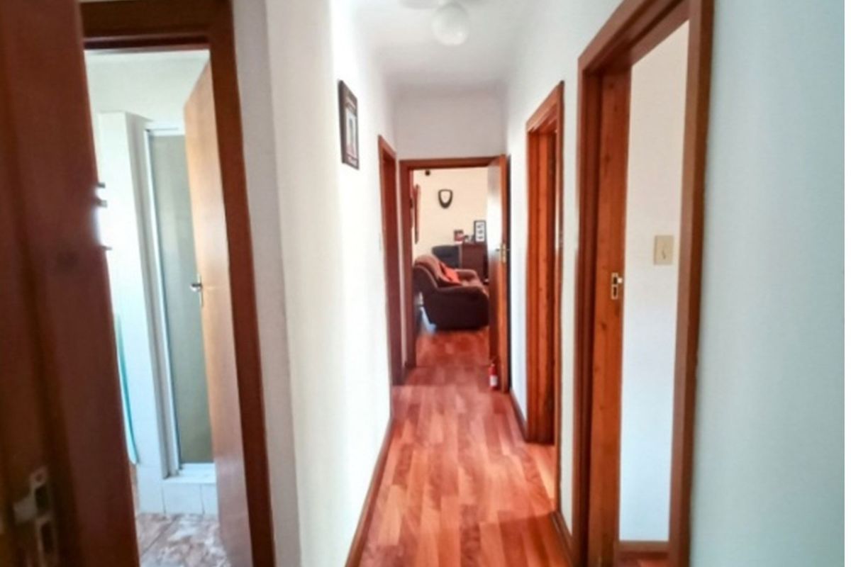 Two homes for the price of one a few metres from the river and beach - Photo 3