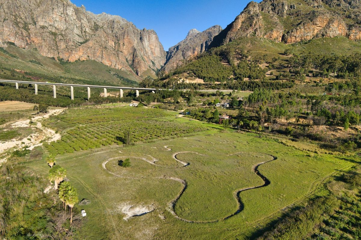 A river runs through 14.7 hectares of fertile terroir with incredible views - Photo 3