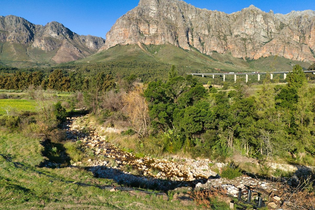 A river runs through 14.7 hectares of fertile terroir with incredible views - Photo 5