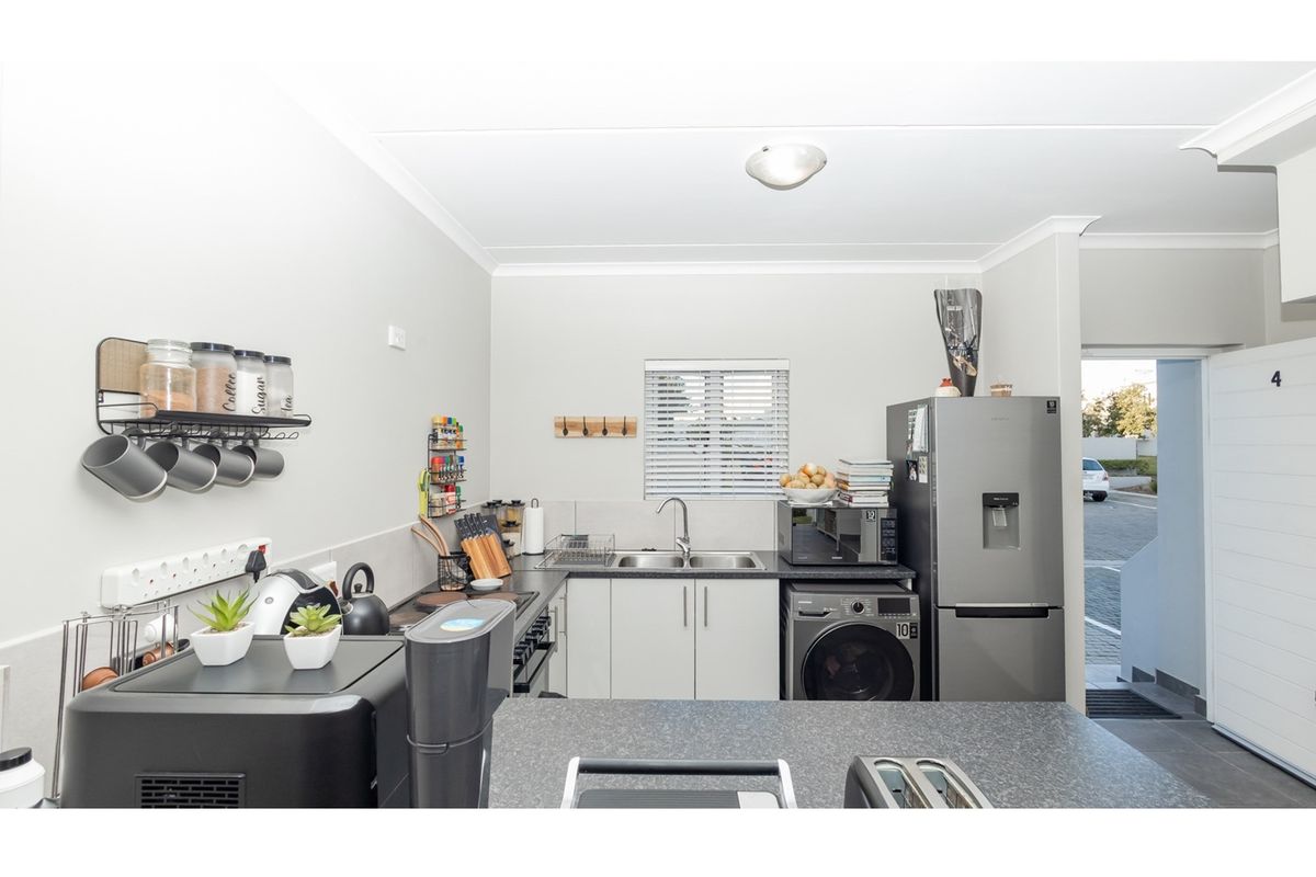 Modern 2-Bedroom Duplex in a Secure Complex in Haasendal - Corner Unit with Private Garden - Photo 5