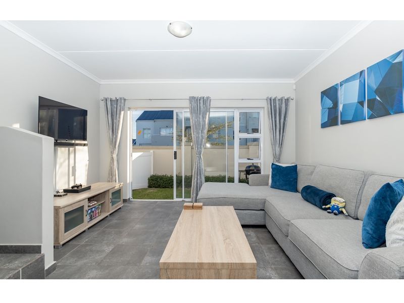 Modern 2-Bedroom Duplex in a Secure Complex in Haasendal - Corner Unit with Private Garden - Photo 4