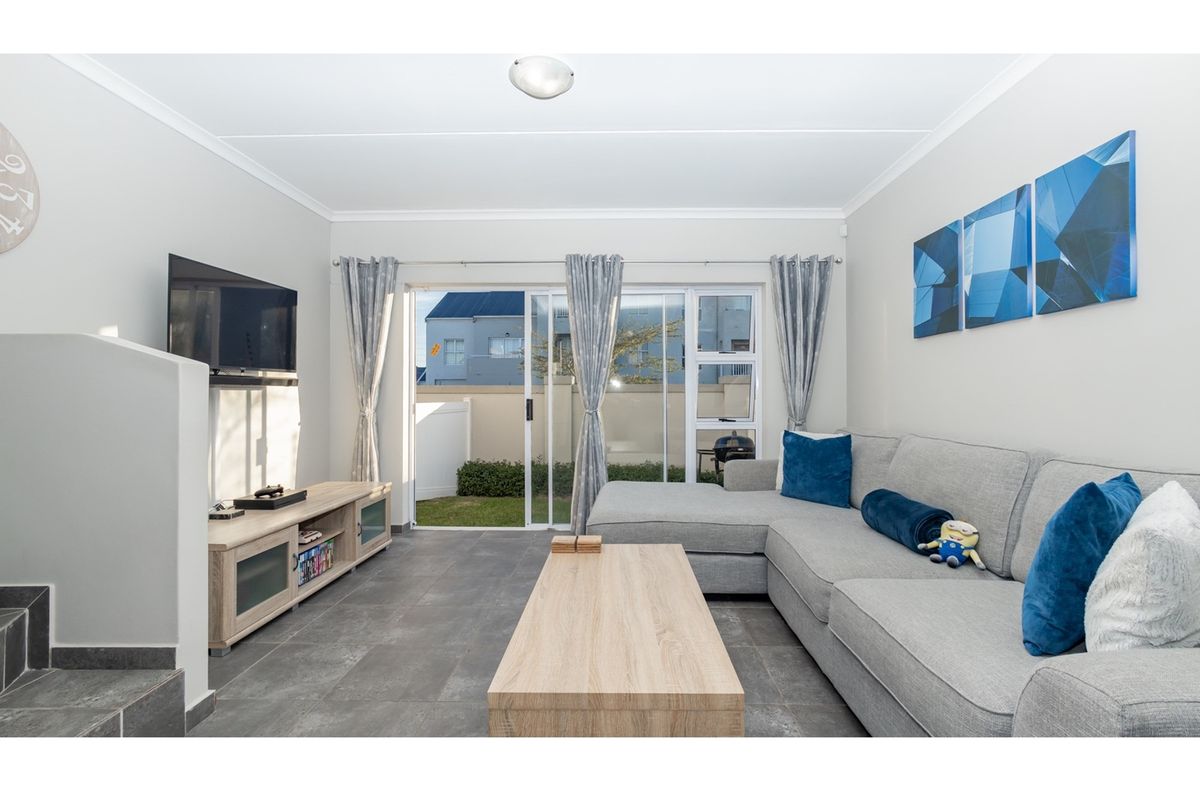 Modern 2-Bedroom Duplex in a Secure Complex in Haasendal - Corner Unit with Private Garden - Photo 4