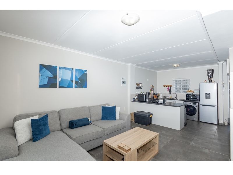 Modern 2-Bedroom Duplex in a Secure Complex in Haasendal - Corner Unit with Private Garden - Photo 3