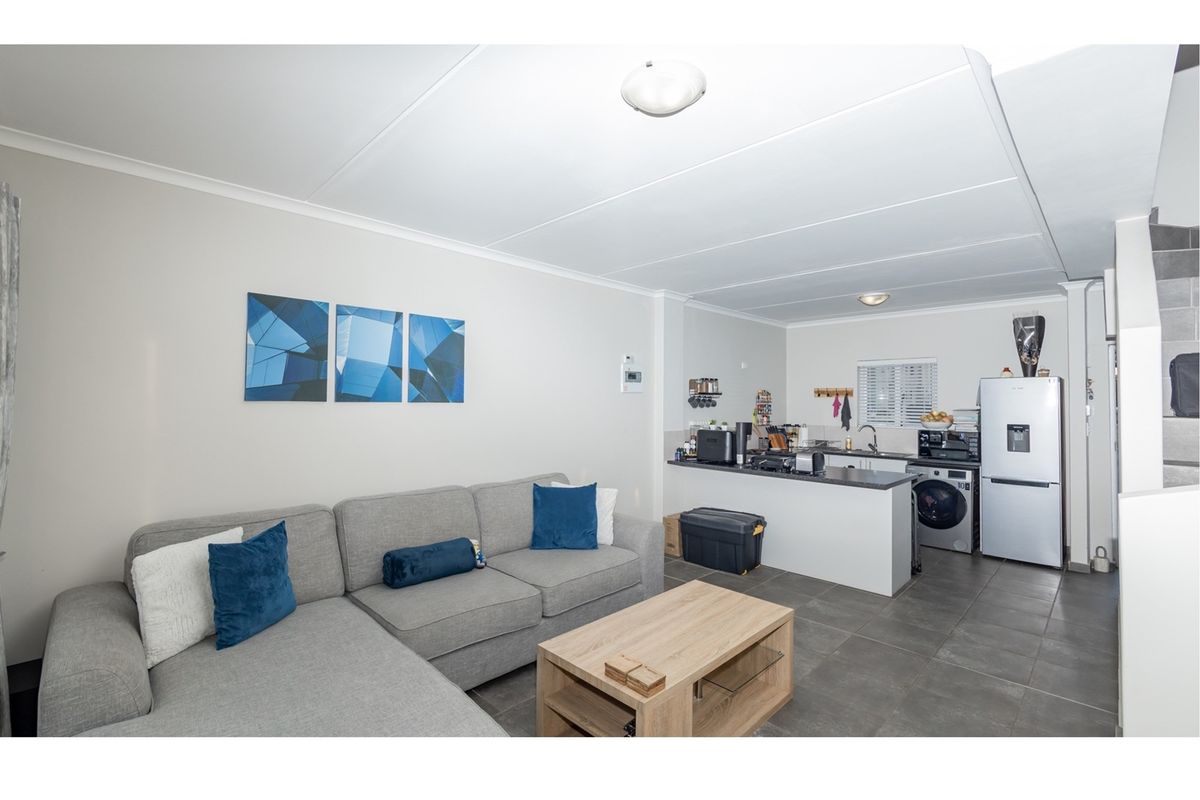 Modern 2-Bedroom Duplex in a Secure Complex in Haasendal - Corner Unit with Private Garden - Photo 3