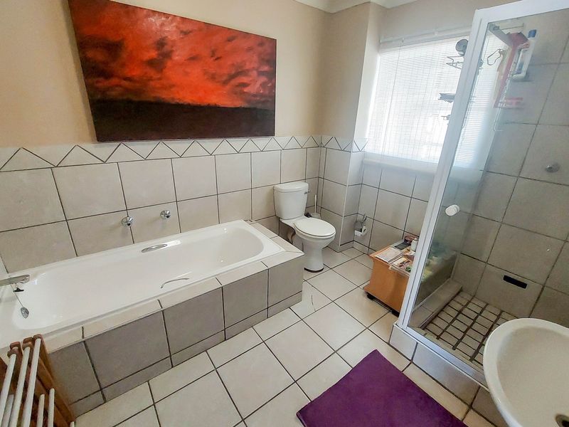 Under offer - Photo 9