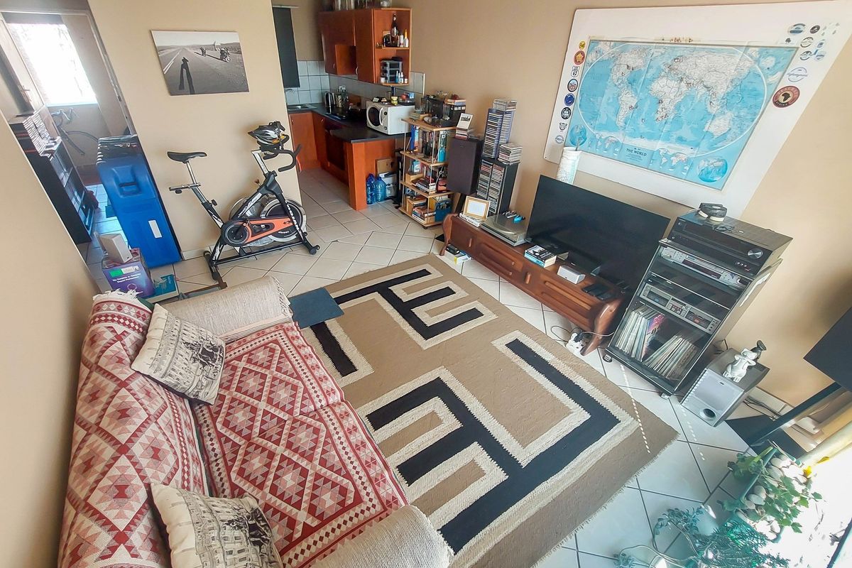 Under offer - Photo 2