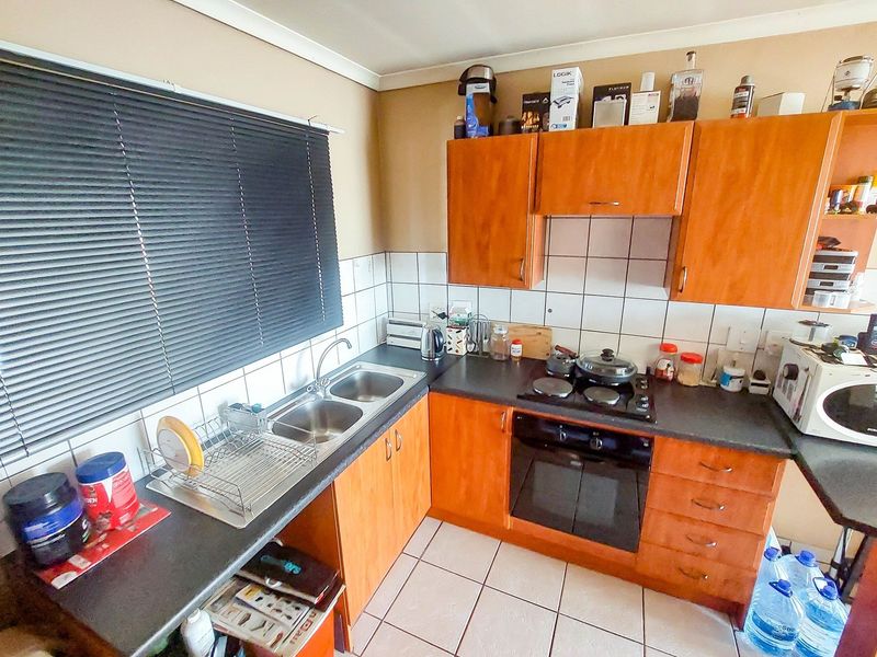 Under offer - Photo 3