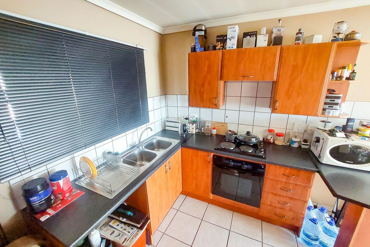 Under offer - Photo 3