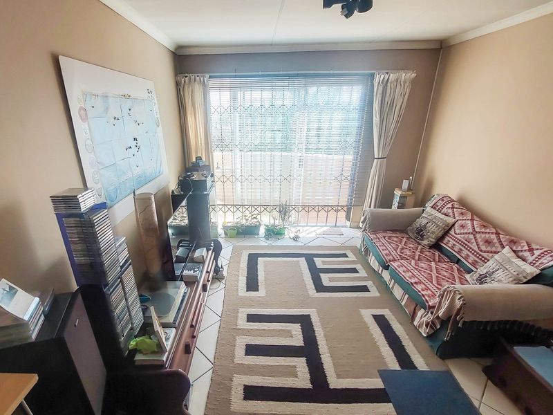 Under offer - Photo 5