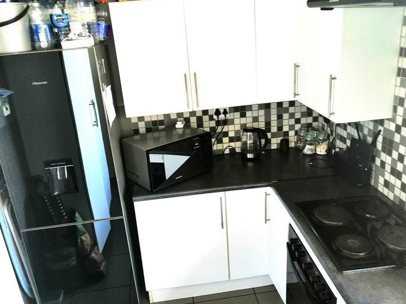 Vanderbijlpark * SE 1 * 2 Bedroom Flat * Kitchen * Bathroom * Lounge * Garage * Balcony - Photo 7