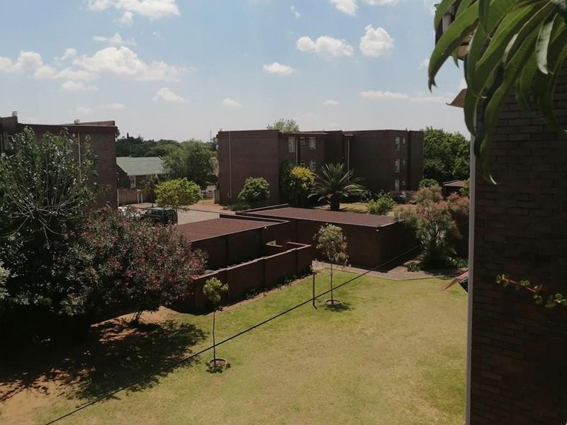Vanderbijlpark * SE 1 * 2 Bedroom Flat * Kitchen * Bathroom * Lounge * Garage * Balcony - Photo 3