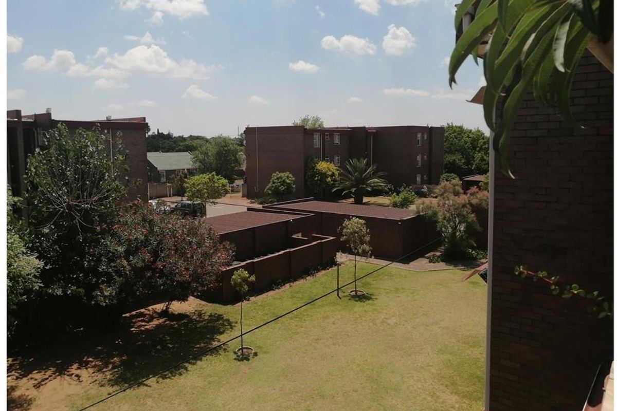 Vanderbijlpark * SE 1 * 2 Bedroom Flat * Kitchen * Bathroom * Lounge * Garage * Balcony - Photo 3
