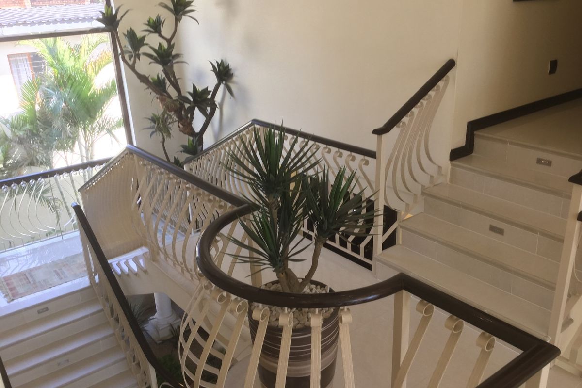 A Masterpiece of Opulence in Waterkloof - Photo 5