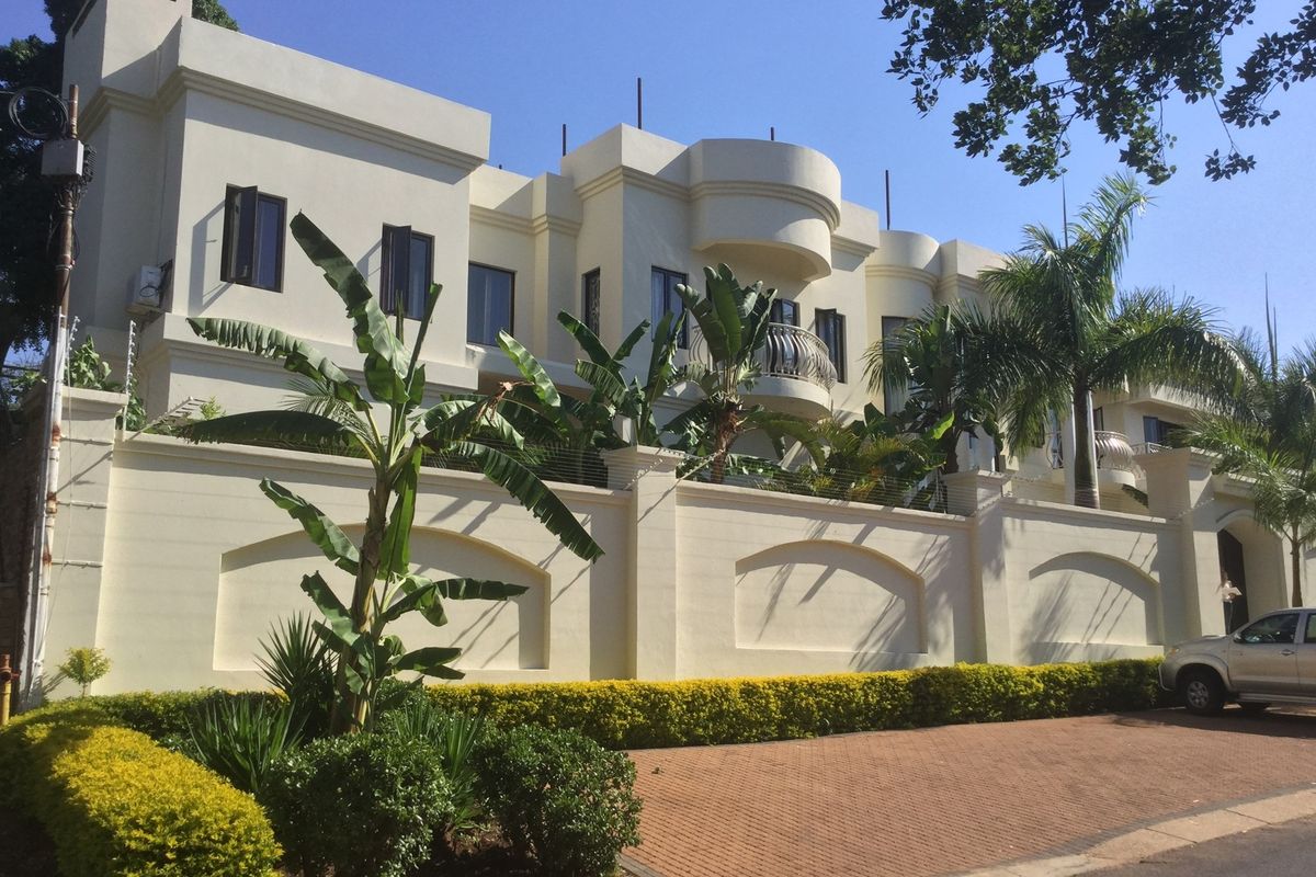 A Masterpiece of Opulence in Waterkloof - Photo 2
