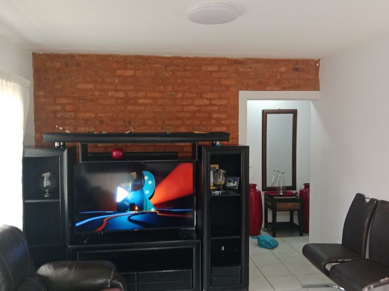 Stunning 3-Bedroom Ground Floor Home for Sale in Villa Clari Estate! - Photo 6