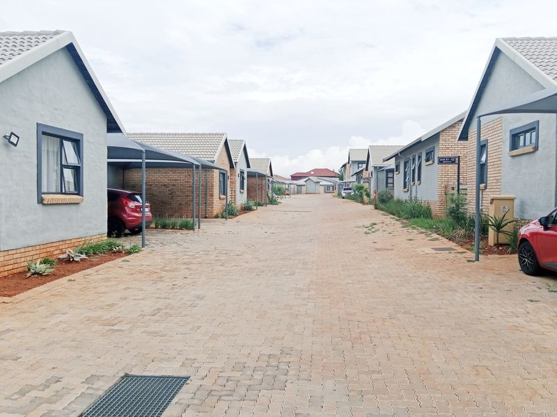 Stunning 3-Bedroom Ground Floor Home for Sale in Villa Clari Estate! - Photo 2