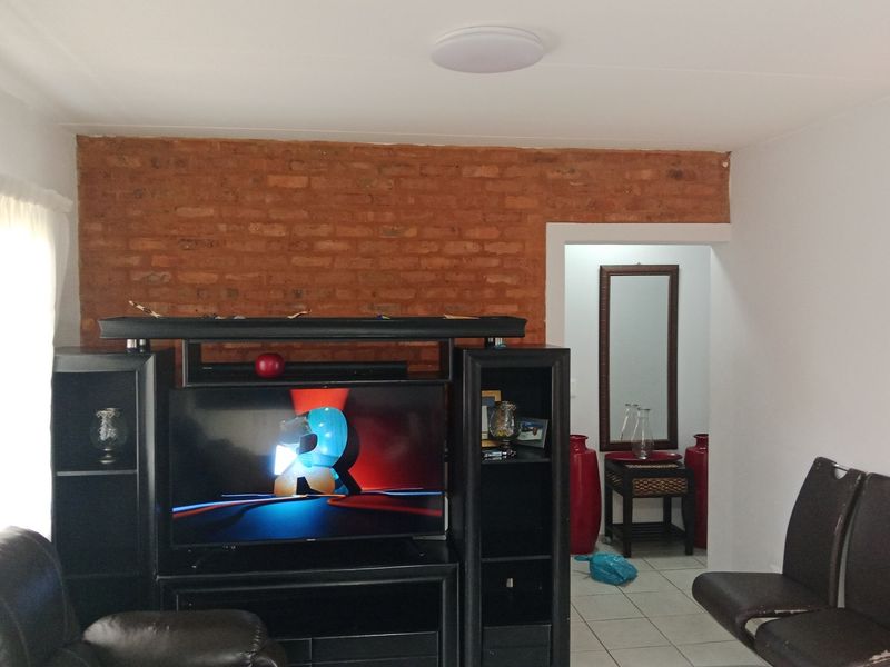 Stunning 3-Bedroom Ground Floor Home for Sale in Villa Clari Estate! - Photo 5