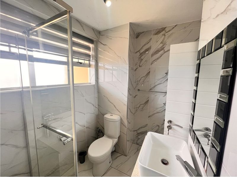 "Coastal Living: Modern South Beach Gem Awaits!" - Photo 10