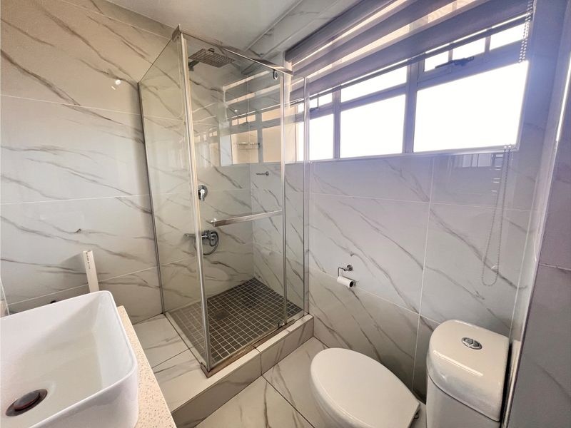 "Coastal Living: Modern South Beach Gem Awaits!" - Photo 8