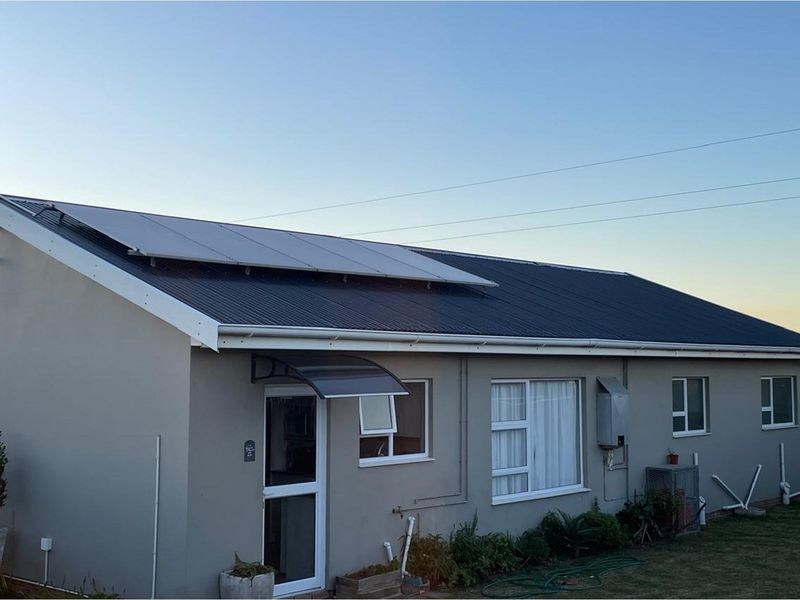 3 Bedroom modern, move in ready, OFF -THE-GRID coastal gem in Glen Eden - Photo 2