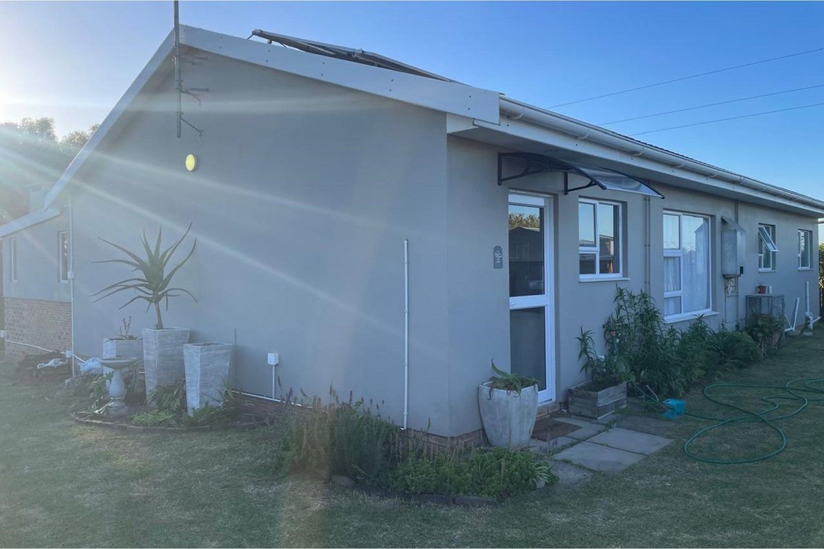 3 Bedroom modern, move in ready, OFF -THE-GRID coastal gem in Glen Eden - Photo 4