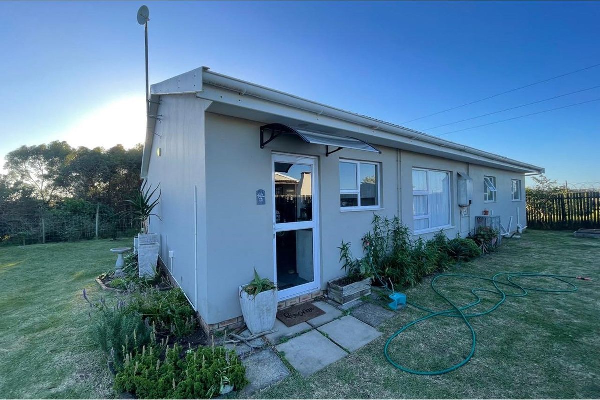 3 Bedroom modern, move in ready, OFF -THE-GRID coastal gem in Glen Eden - Photo 5