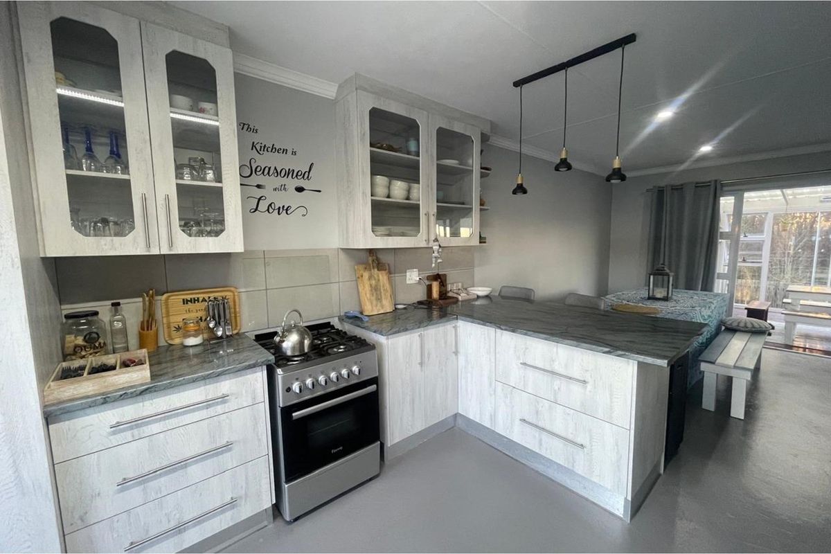 3 Bedroom modern, move in ready, OFF -THE-GRID coastal gem in Glen Eden - Photo 3