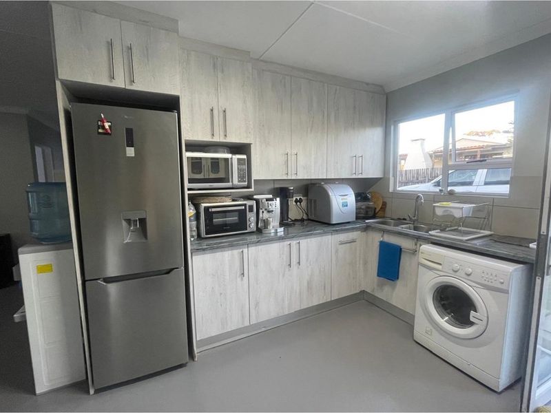 3 Bedroom modern, move in ready, OFF -THE-GRID coastal gem in Glen Eden - Photo 7