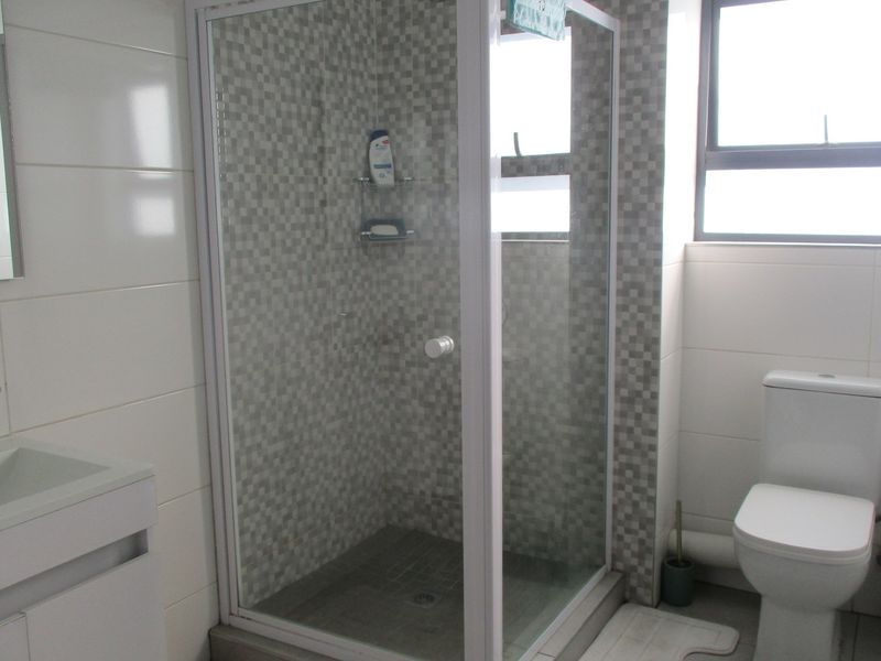 "Modern 2-Bed Apartment for Sale -Glen Marais "Price Reduced - Photo 6