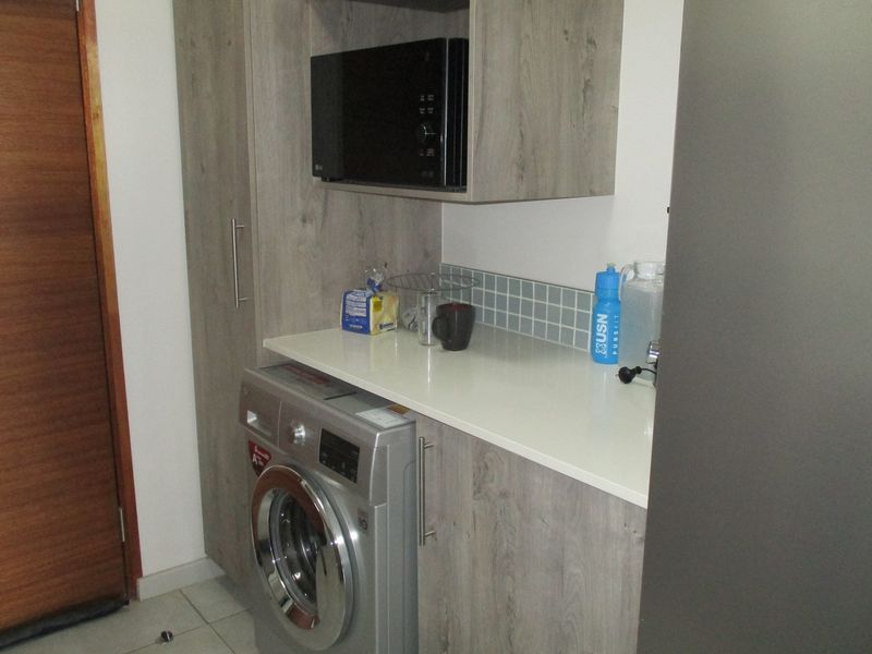 "Modern 2-Bed Apartment for Sale -Glen Marais "Price Reduced - Photo 9