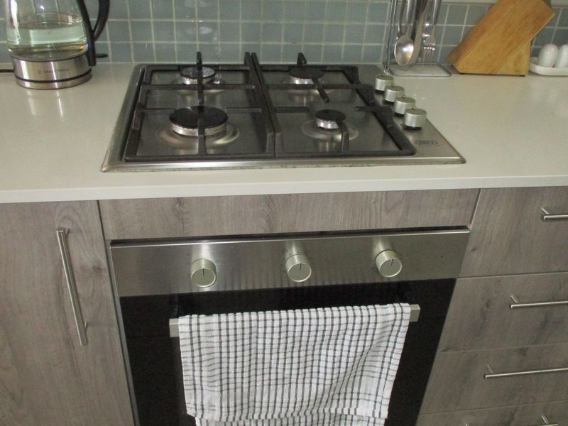 "Modern 2-Bed Apartment for Sale -Glen Marais "Price Reduced - Photo 8